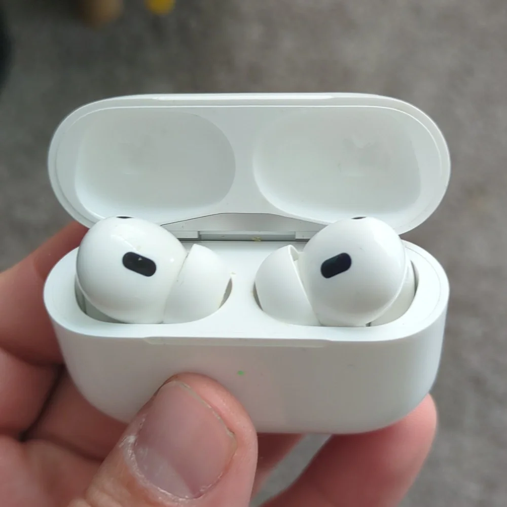 White Apple Earbuds